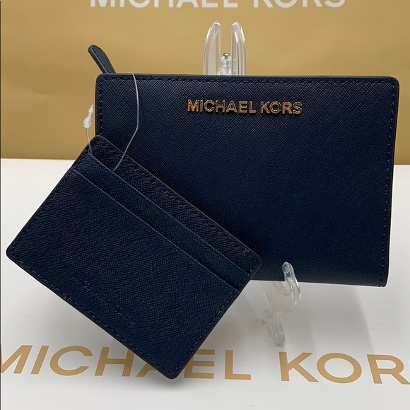 Michael Kors Handbags - MICHAEL KORS JET SET TRAVEL MD CARRYALL W CRDCSE